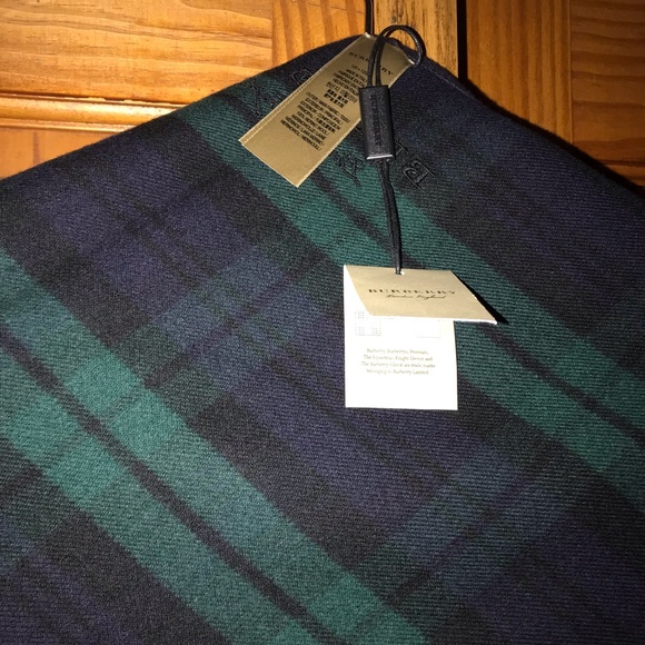 Burberry tartan to soli reversible wrap - Picture 2 of 4